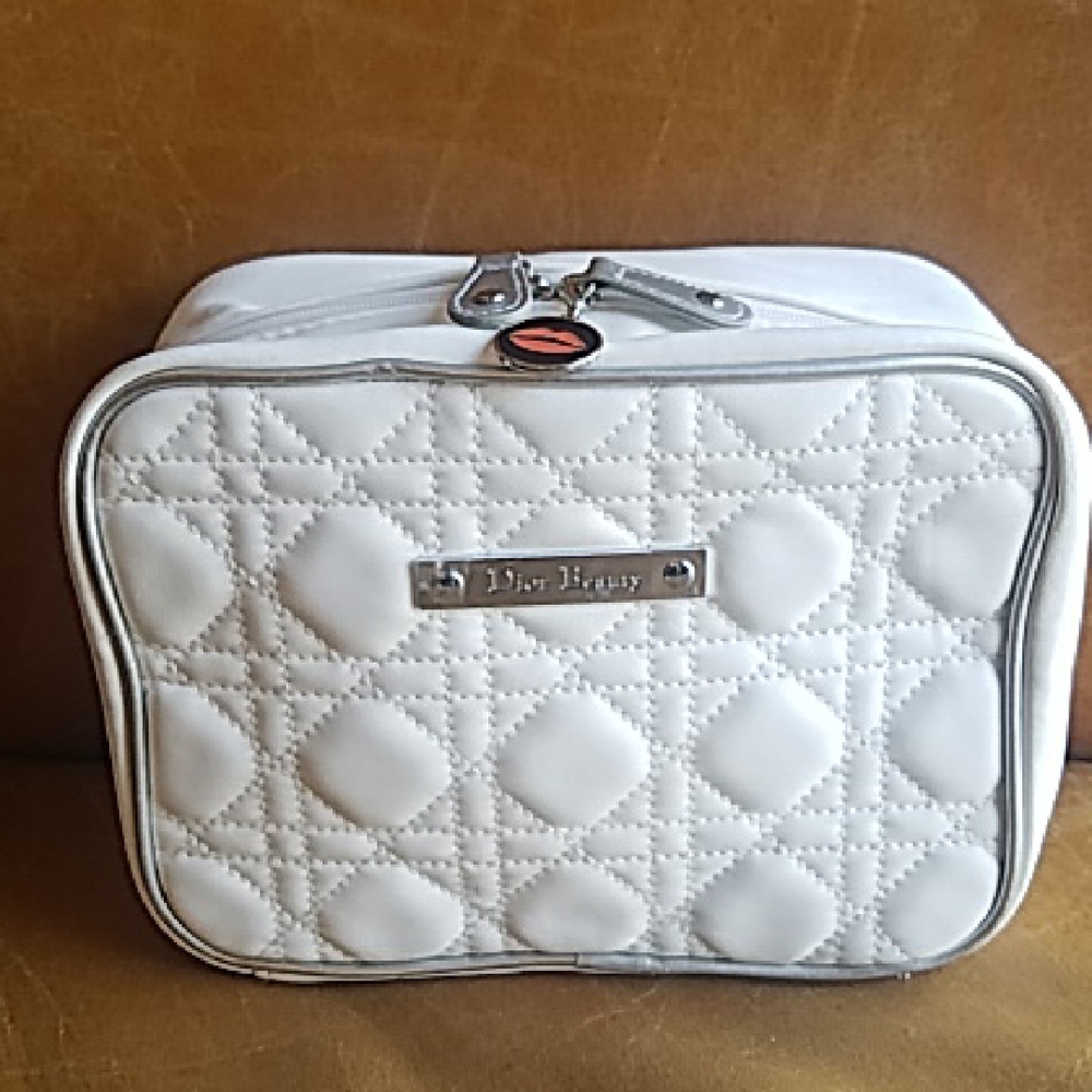 Christian DIOR White Quilted Bag With Lips & Logo Charm